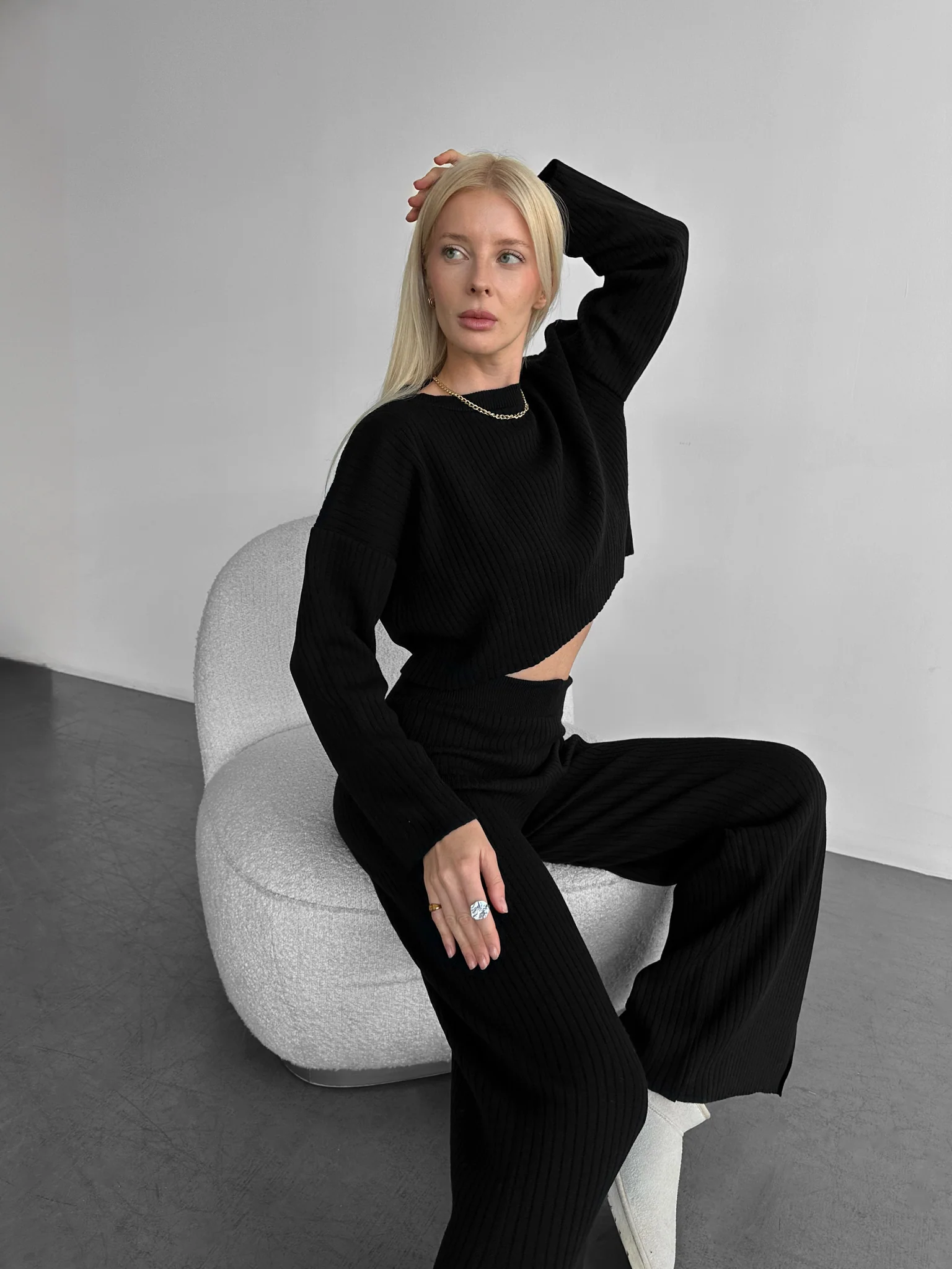 Short Knit Pullover - Black - Image 2
