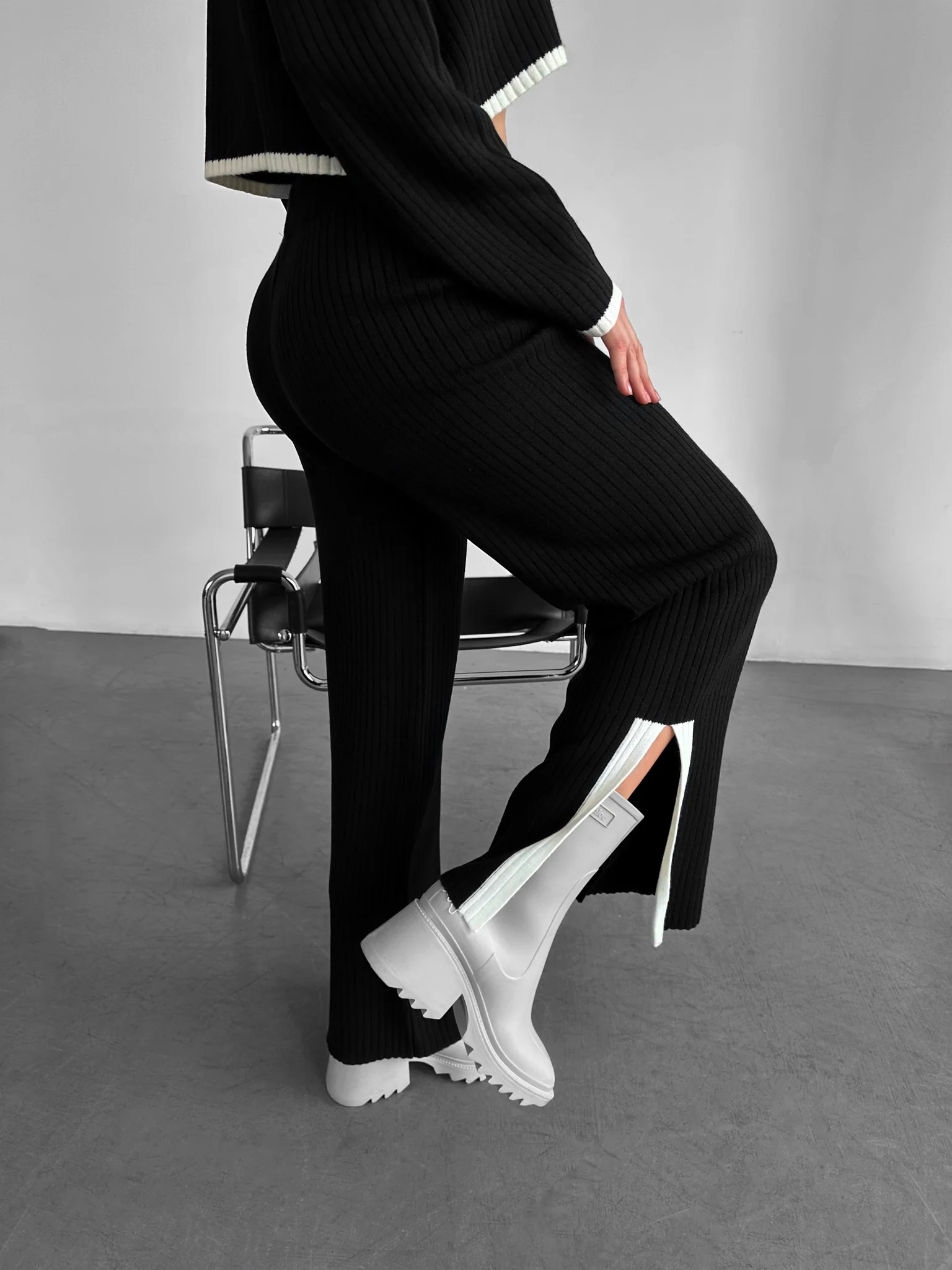 Wide Leg Details Knit Trousers - Black - Image 4